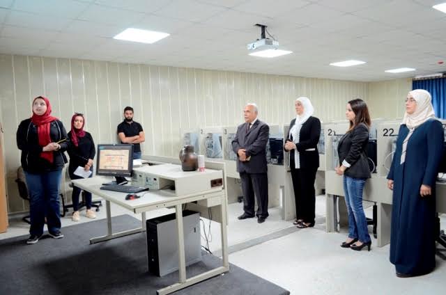 افتتاح مختبر اللغات الأجنبية ومركزي الإرشاد