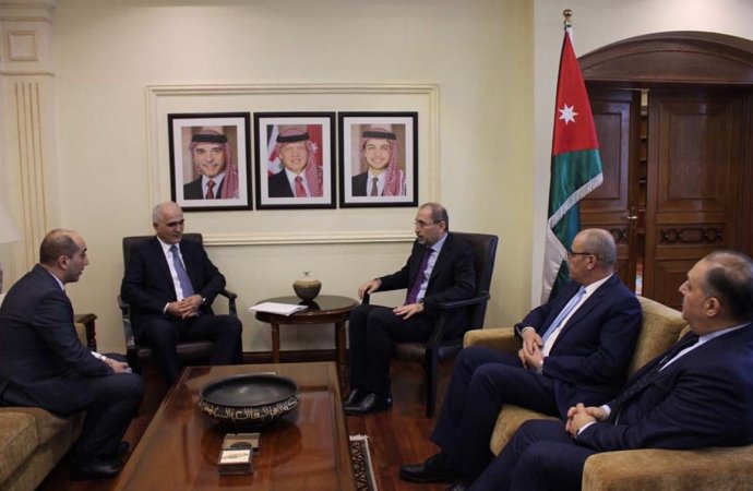الصفدي يلتقي وزير الاقتصاد الأذري