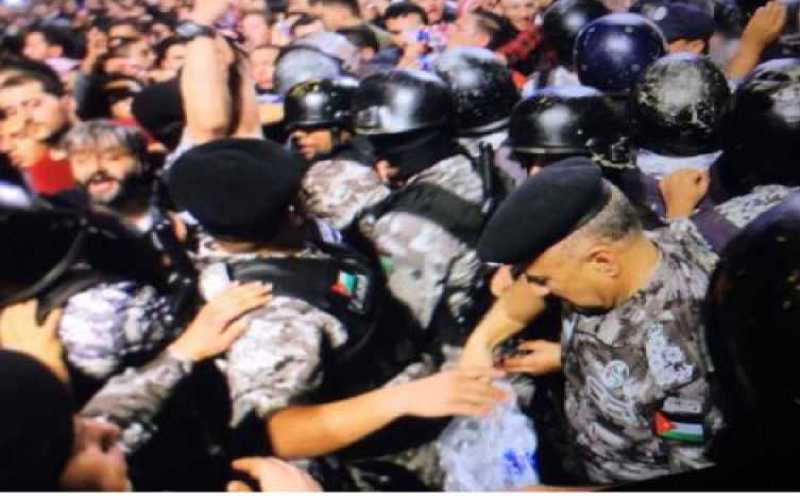 مدير الدرك يوعز بتوزيع المياه على