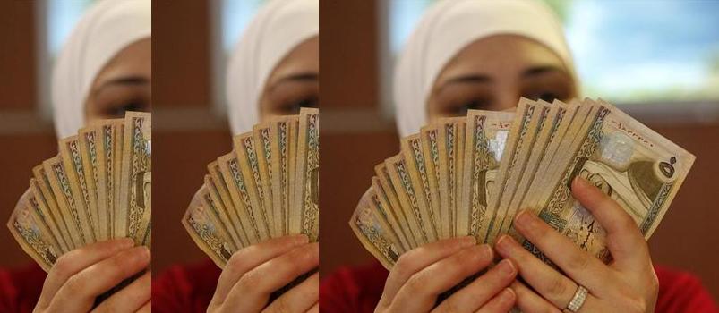 صرف رواتب العاملين والمتقاعدين قبل عيد
