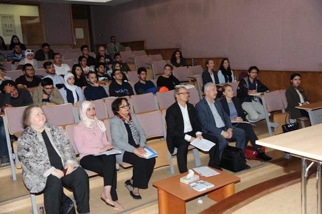 وفد برلماني ألماني يزور الجامعة الألمانية