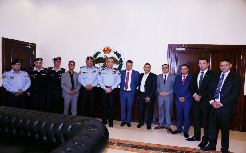 الحمود يكرم أفراد الأمن الذين ضبطوا