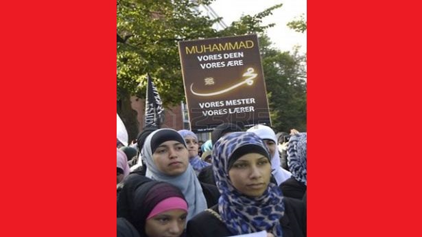 مجاهدون دمويون ومقنعون وعاريات