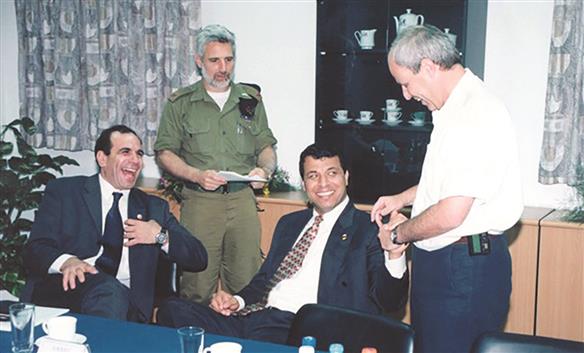 من هو محمد دحلان؟