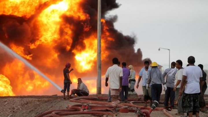 حريق في مصفاة عدن جراء قصف