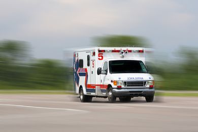 وفاة شخص اثر حادث تصادم في