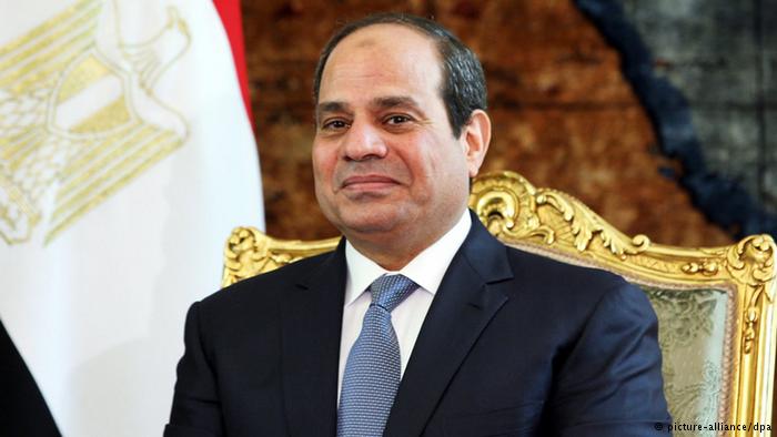 السيسي لشابة مصرية: حقك علي ومتزعليش