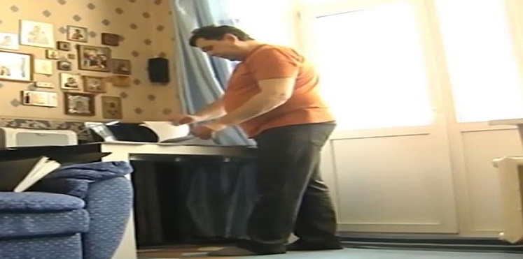 خلال مشاهدة بث تلفزيوني.. اكتشف أن