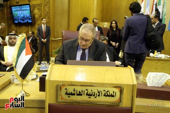وزير خارجيتنا في ورطة.. صور