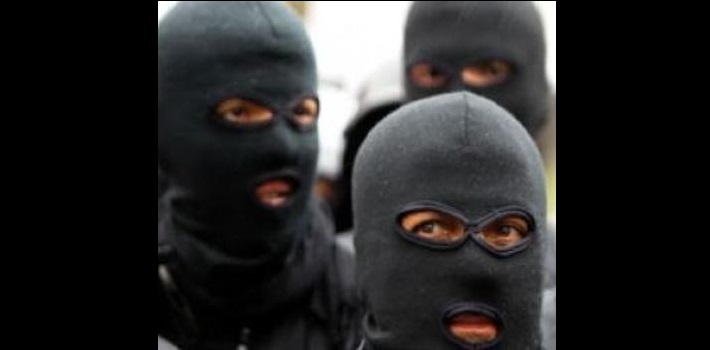 إصابة 3 سعوديين بعد سلبهم وتهديدهم