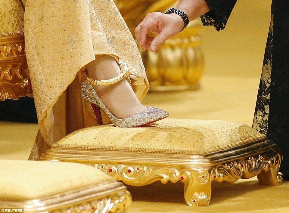 (صور) ذهب و ألماس في زفاف