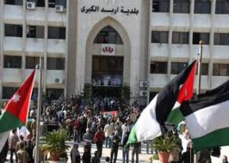مكتب ترخيص تجارة اربد يستقبل المكلفين