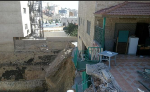 انهيار درج عمارة في الاشرفية ولا