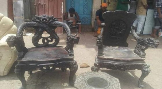 أثاث الملكة إليزابيث للبيع في شوارع