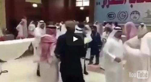 بالفيديو.. quotموزةquot تتسبب بشجار بين قطريين