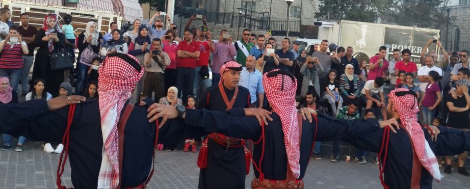 بالصور.. نيسان ترصد احتفالية الأمانة بشارع