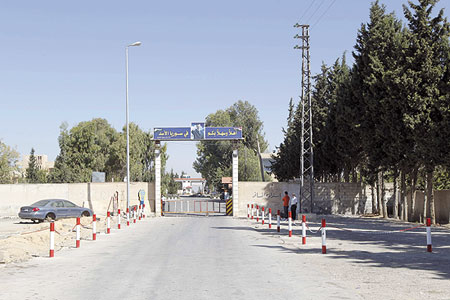 أنباء عن سيطرة داعش على معبر