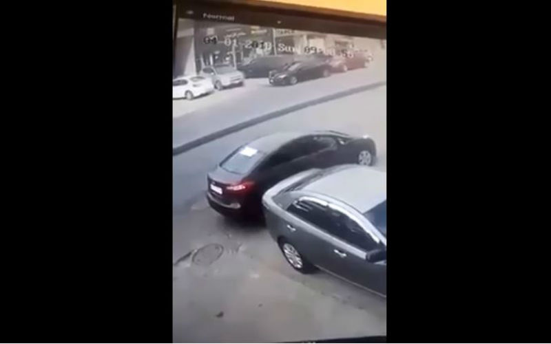 لحظة خروج منفذ السطو المسلح من