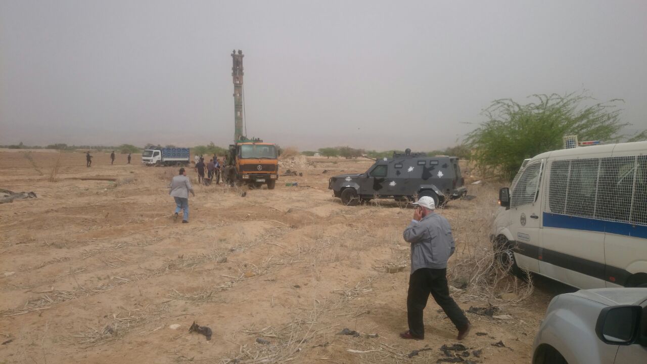ضبط حفارة في الشونة الجنوبية تحفر