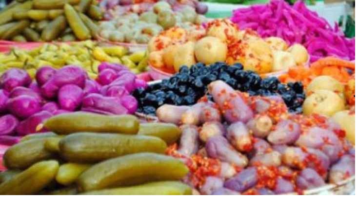 المفرق: اتلاف 3.5 طن مخللات منتهية