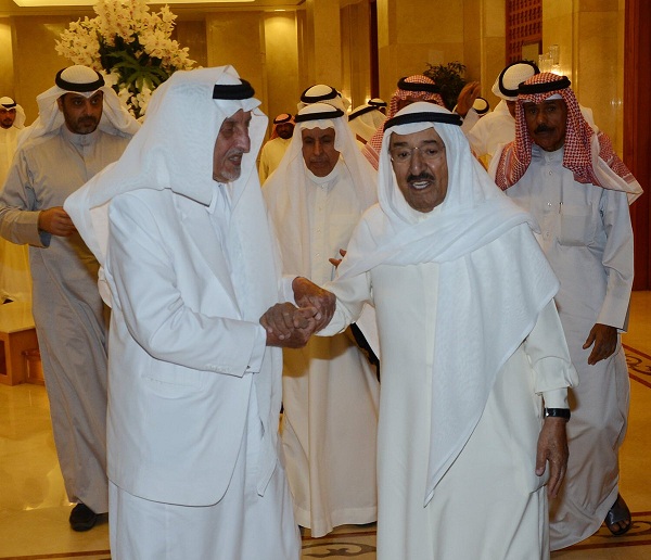 العاهل السعودي يوفد مستشاره الفيصل إلى