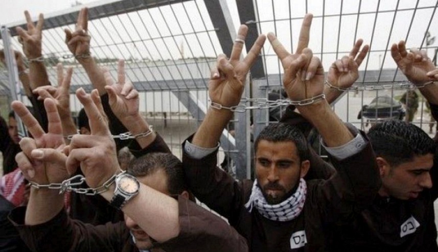 السلطة الفلسطينية توقف رواتب أسرى محررين