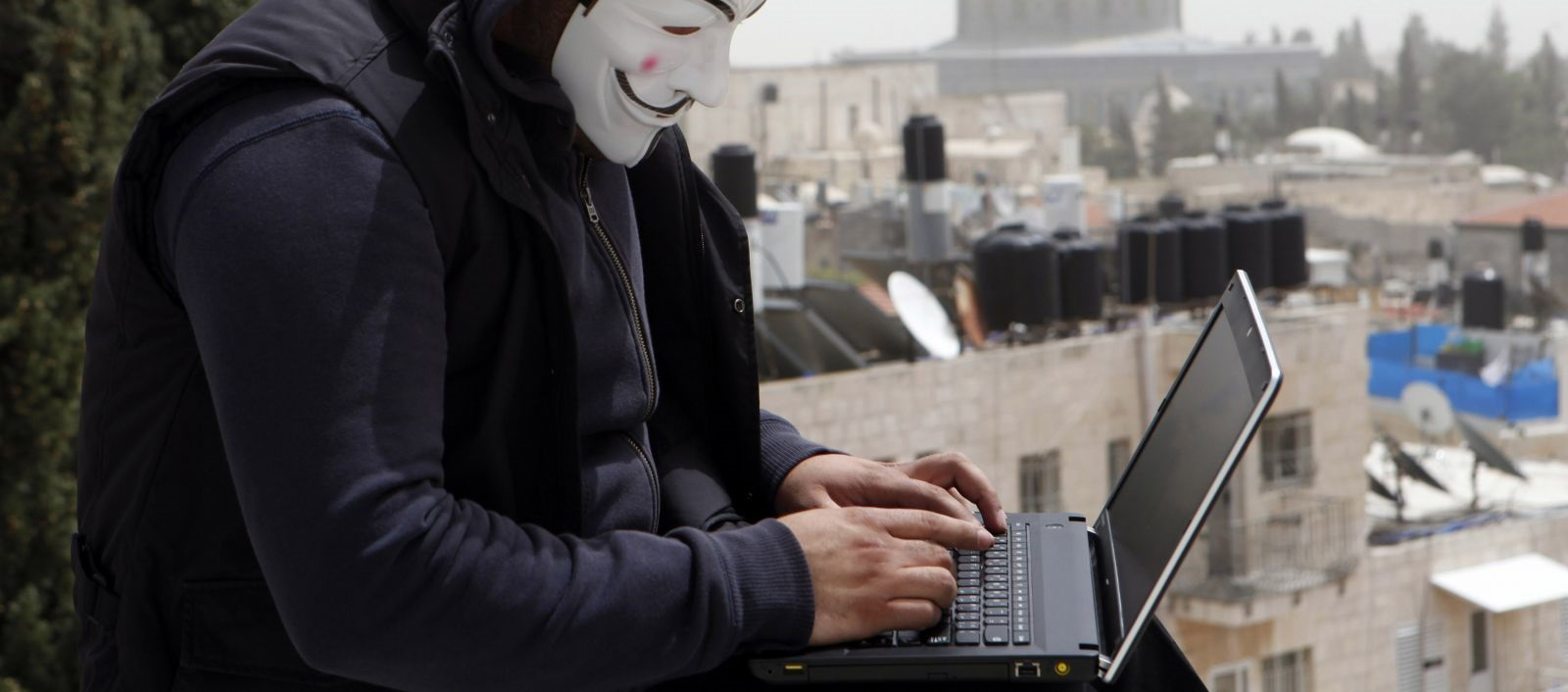 أنونيموس ينجح في إختراق مواقع إلكترونية