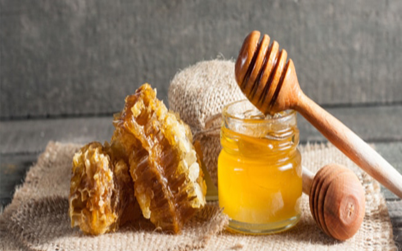 فوائد العسل الذهبية