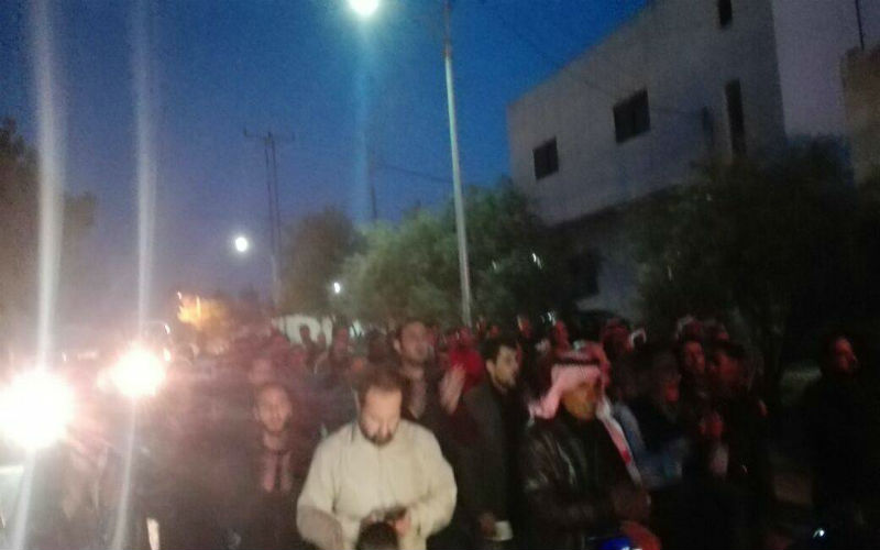 ذيبان.. .مسيرة مسائية للمطالبة بالإفراج عن