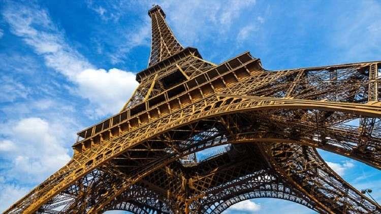 فرنسا: الثلوج تغلق برج إيفل أمام