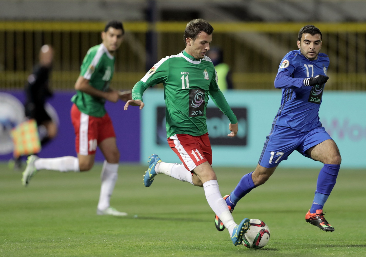 الوحدات ينتزع الصدارة منفردا والجزيرة يبدد