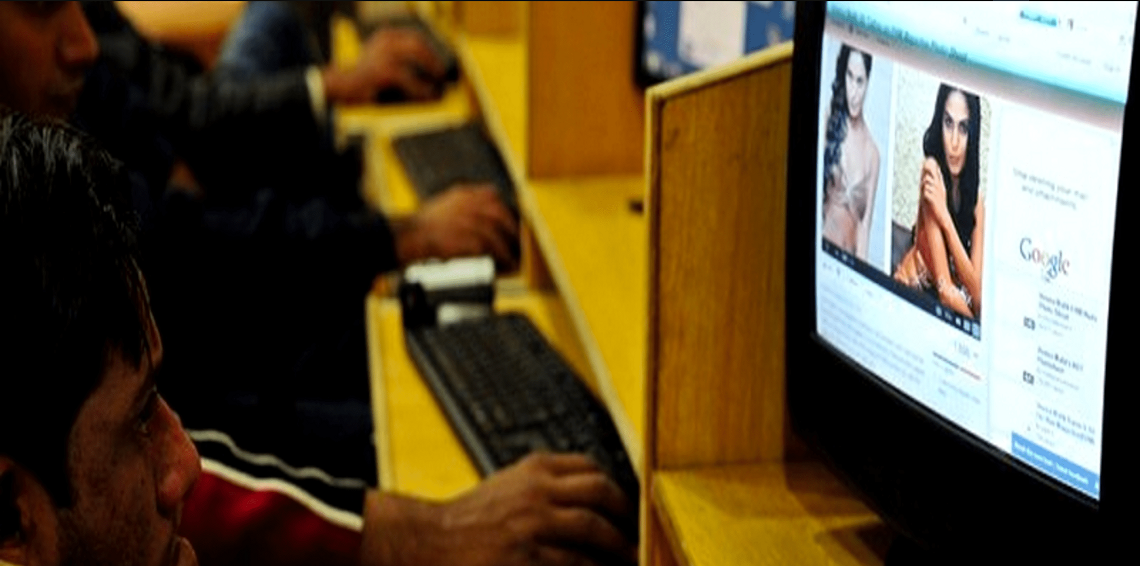 كيف تؤثر مشاهدة الأفلام الإباحية على