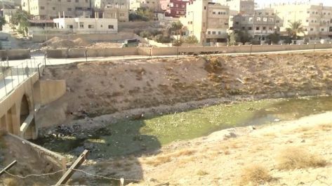 مناشدة لبلدية الرصيفة بانشار جدار استنادي