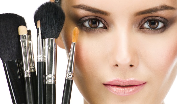 لمسات ضرورية .. تحتاجها الشقراوات لوضع