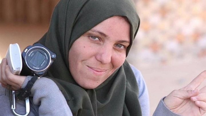 رصاصة قناص من داعش تصيب صحفية