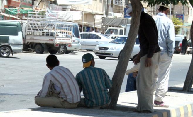 العمل :800 ألف عامل وافد مخالف
