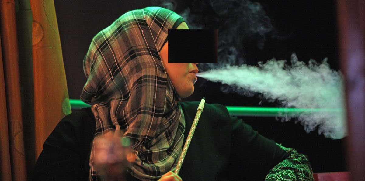 تدخين مراهقات سعوديات يشعل غضب مثقفي