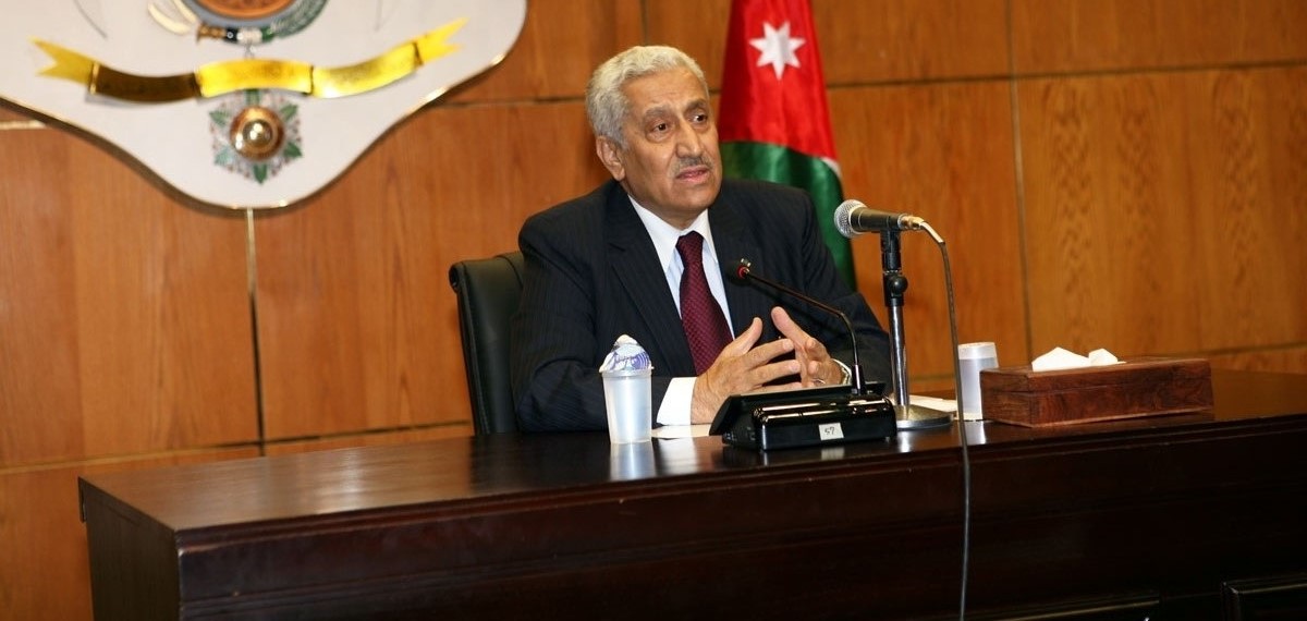 النسور يعمم دليل الهيكلة على الدوائر