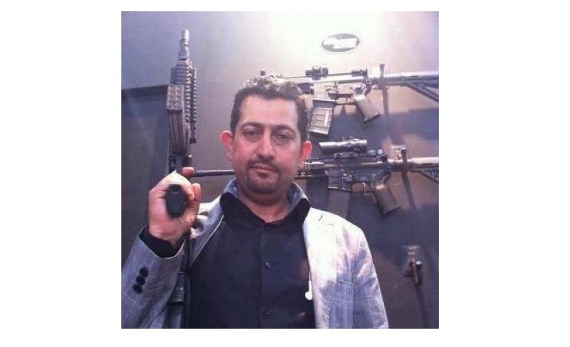 أبو هلالة يشرح تفاصيل صورته مع