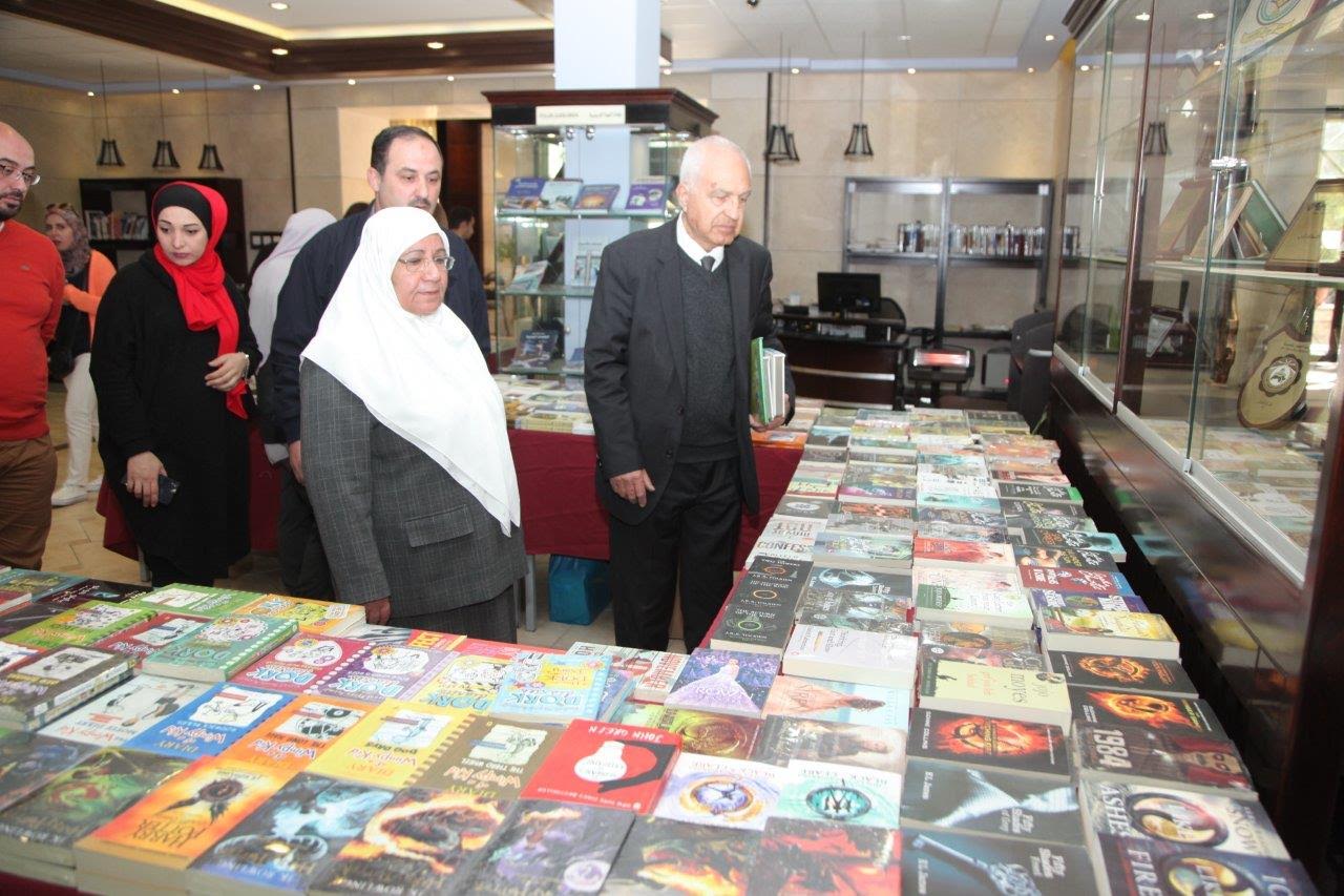 افتتاح معرض للكتاب بجامعة البترا بعنوان