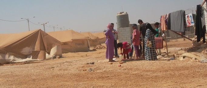 رايتس ووتش: سوريون عالقون في صحراء