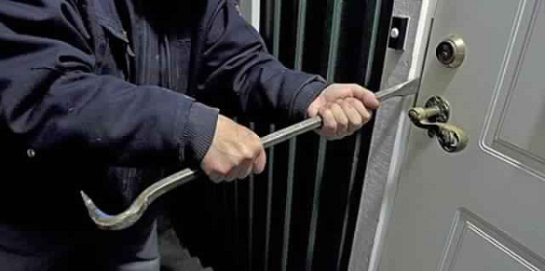 سرقة السكن الوظيفي لمعلمي بلدة القادسية