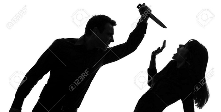 اختلفا .. فطعنها