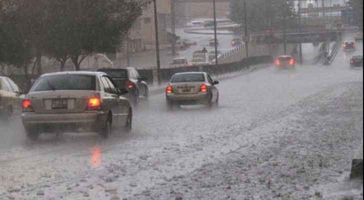 منخفض جوي يؤثر في المملكة مساء