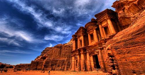 موازنة طارئة لهيئة تنشيط السياحة