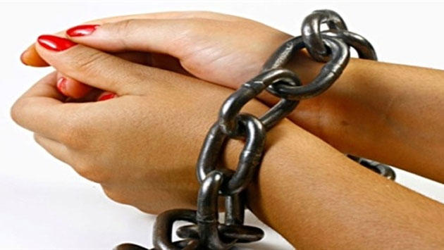 القبض على فتاة ظهرت بفيديو وهي