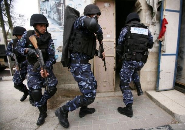 الوقائي يعتقل قياديا مريضا في الخليل
