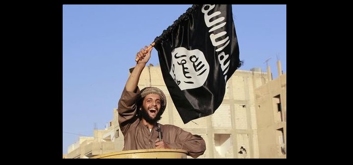داعش يرفع علمه فوق قلعة تاريخية
