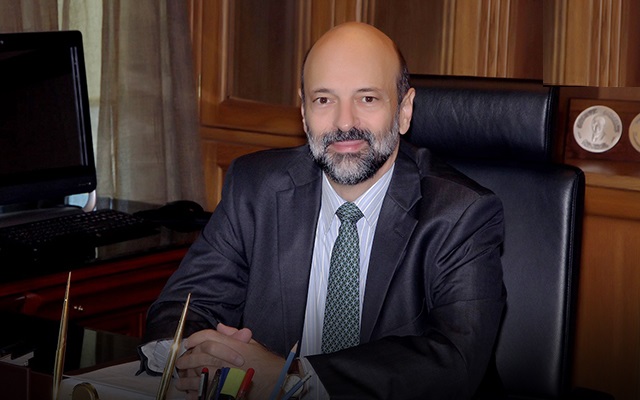 معلم يفاجئ وزير التربية برسالة استقالة: