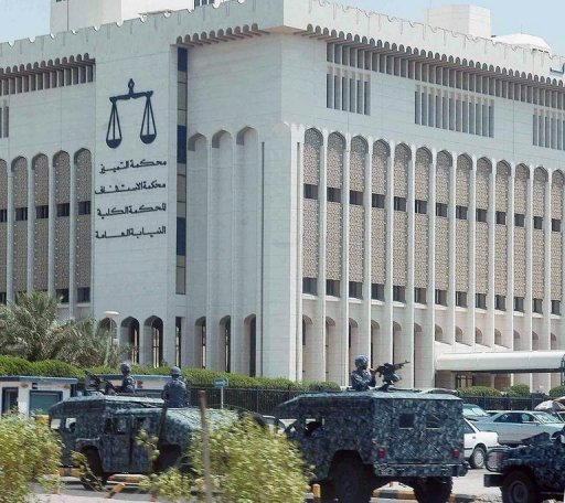 اتهام 24 شخصا بالتخابر مع إيران
